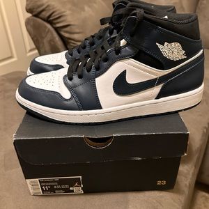 Retro Jordan’s mid Shoes are in great condition only worn about 4 times